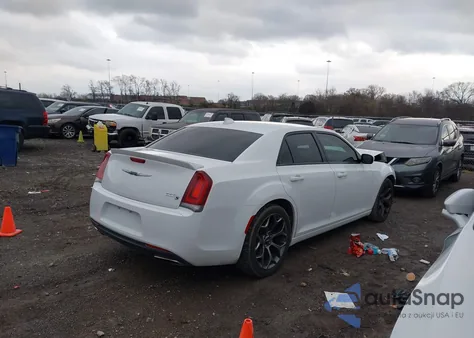 2015 Chrysler 300 300S из США, поврежденный, VIN 2C3CCABG8FH838306